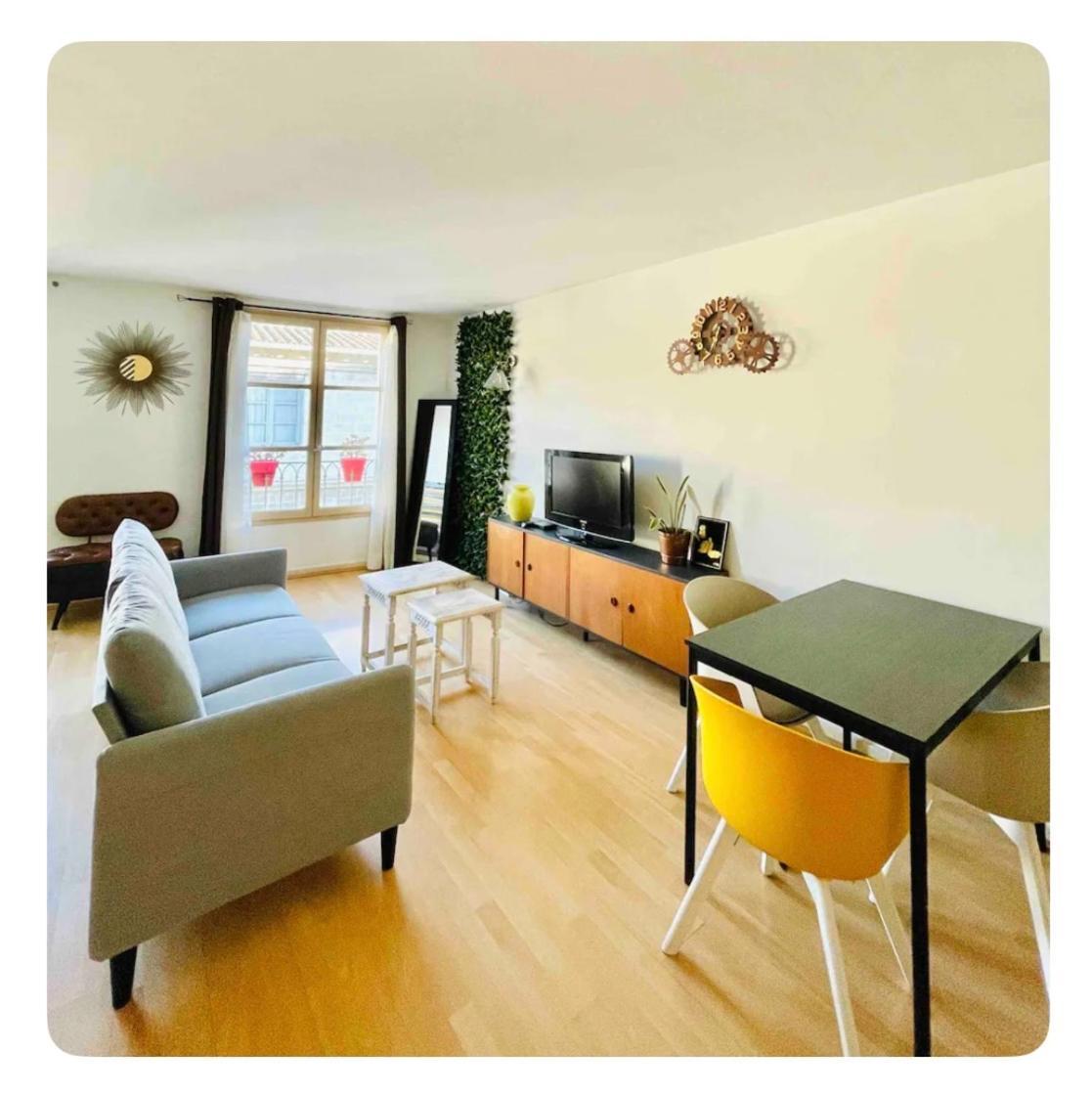 Appartement Calme, A 2 Pas Du Palais Des Papes, Au 3Eme Etage Avignon Bagian luar foto